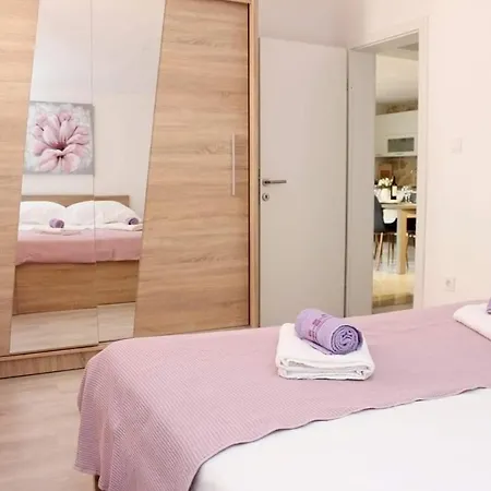 House With A Parking Space Supetar, Brac - 25125 Дом отдыха Супетар
