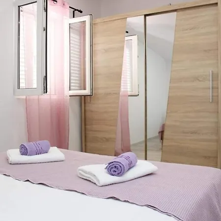Дом отдыха House With A Parking Space Supetar, Brac - 25125 *